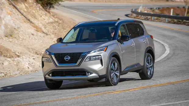 Nissan X-Trail 2022 front 3/4 driving 2