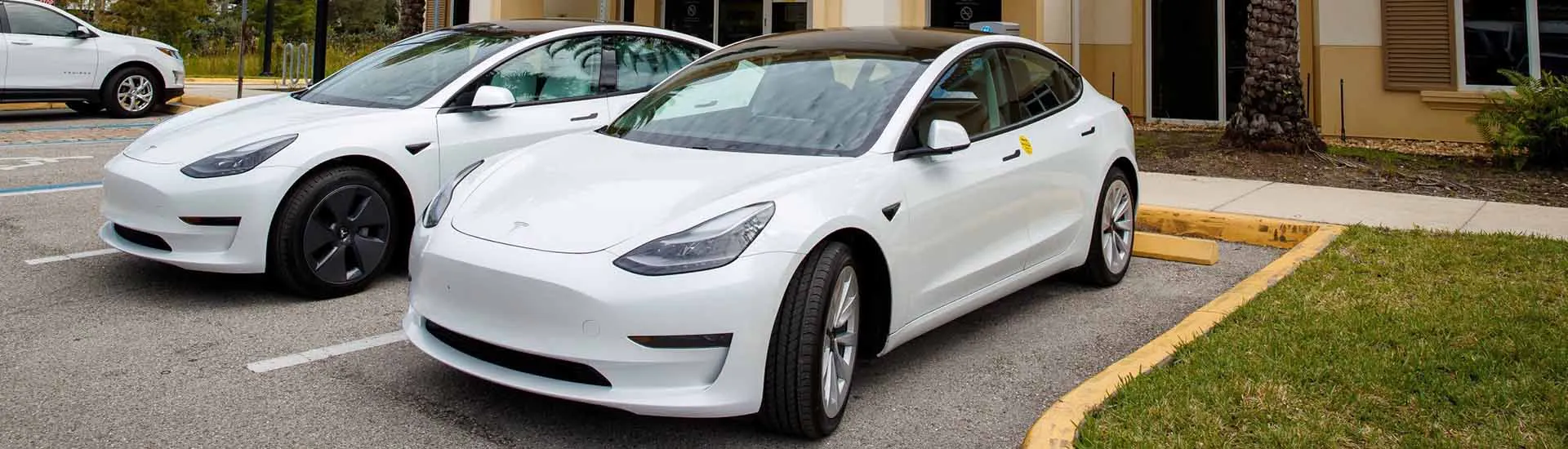 Tesla boss Elon Musk says Hertz deal not yet official, though Hertz orders another 50,000 cars with Uber