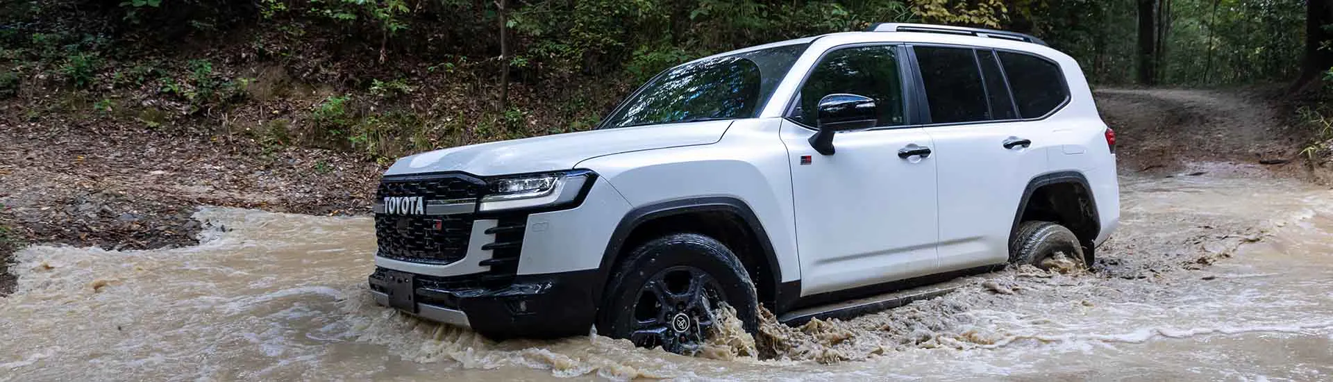 No split tailgate: why does the Toyota Land Cruiser 300 Series have a one-piece back door?
