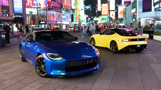 Nissan Z 2022 Times Square front back