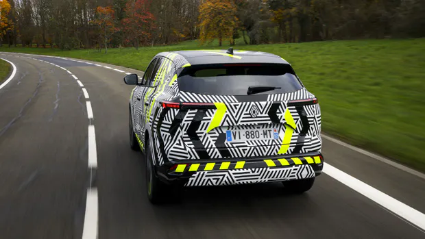 Renault Austral 2023 camo rear