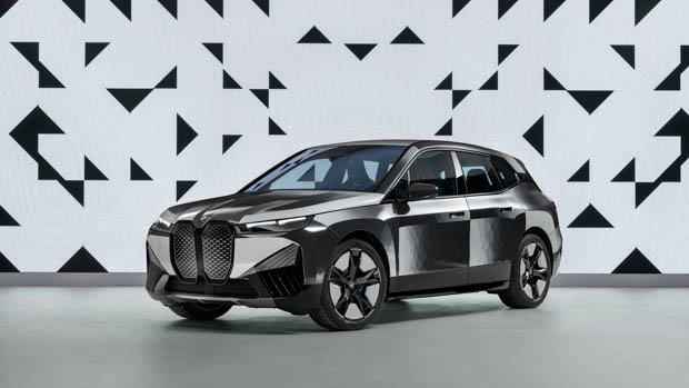 BMW iX 2022: colour-changing paint works via E Ink tech