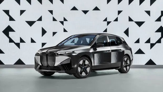 BMW iX 2022: colour-changing paint works via E Ink tech