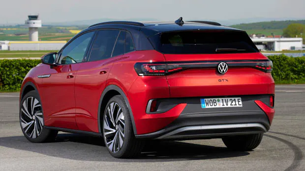 Volkswagen ID4 red rear angle