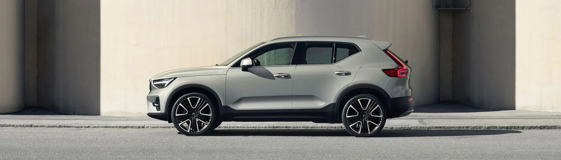Volvo XC40 2022: facelifted small SUV quietly drops on European configurators