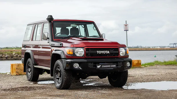 Toyota Land Cruiser 76 Series 2022 front 3/4