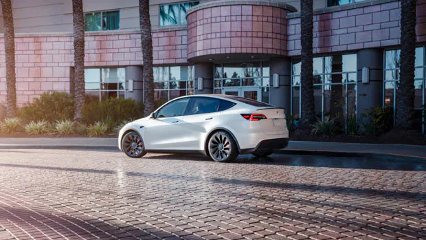 Tesla Model Y 2022 white