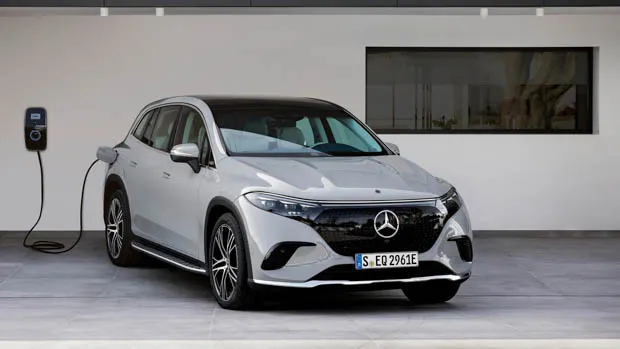 Mercedes-Benz EQS SUV front 3/4 charging