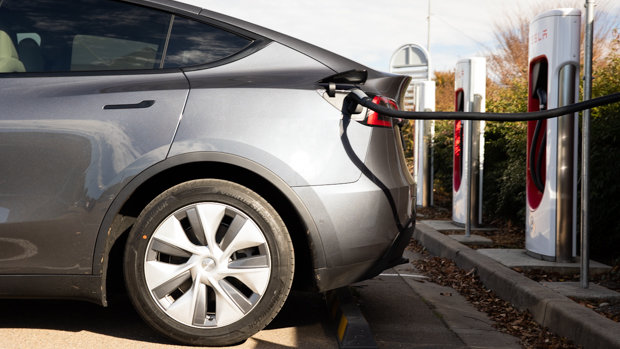 Which EVs have a spare tyre and spare wheel?