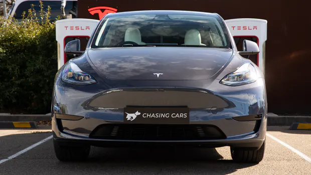 Tesla Model Y 2022 midnight silver front end