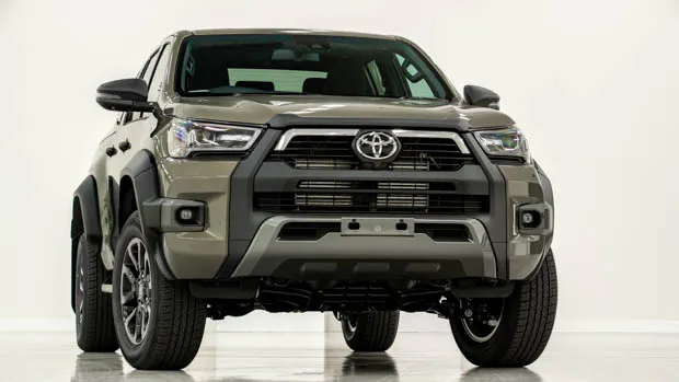 Toyota Hilux Rogue 2022 front view