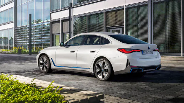 2023 BMW i4 eDrive35 rear 3/4 view