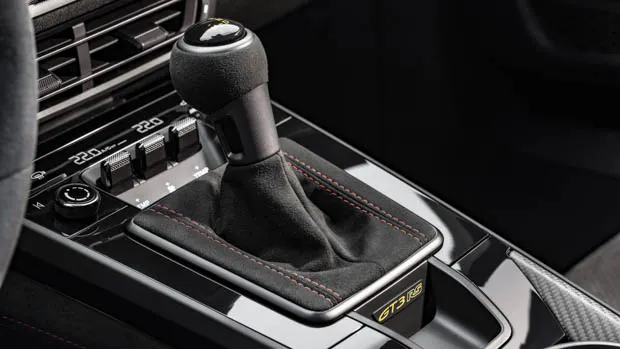 Porsche 911 GT3 RS 2022 gear shifter