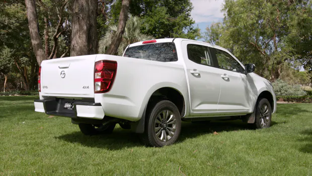Mazda BT-50 1.9 XS 2022 rear 3/4