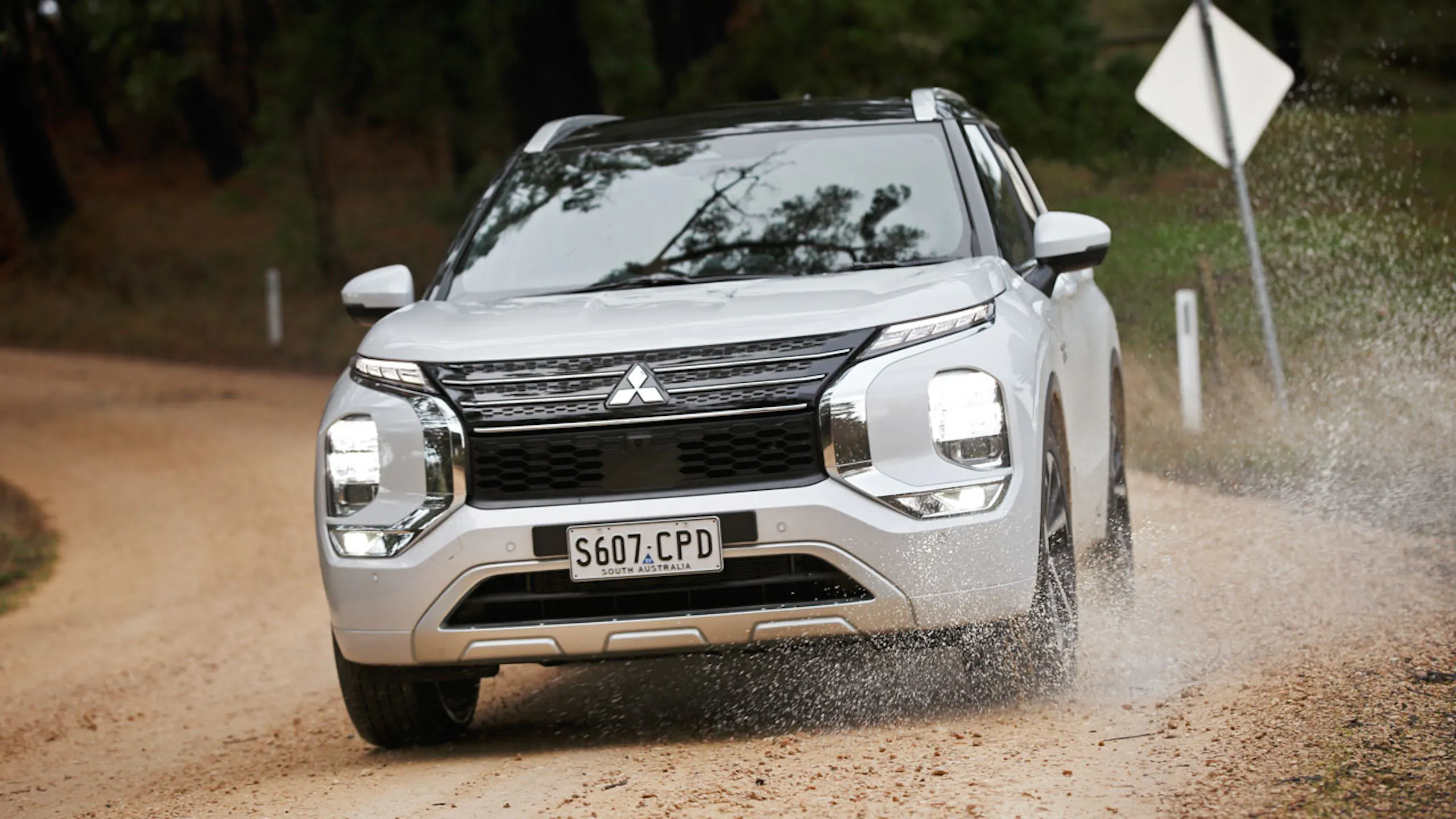 Mitsubishi Outlander plug-in hybrid 2022 review