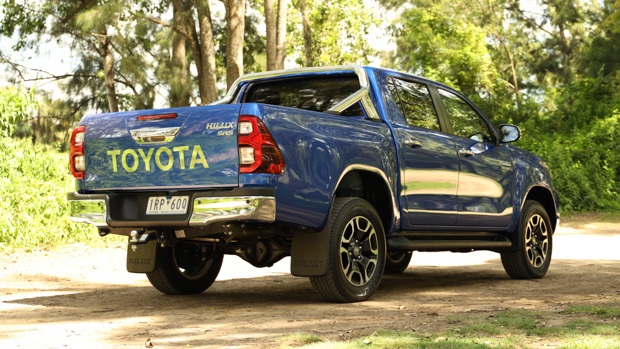 Can the Toyota Tundra’s hybrid V6 fit into the current Toyota Hilux?