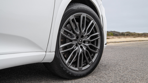 Lexus TX: high-performance AWD hybrid TX500h inbound