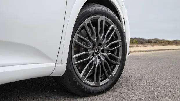 Lexus TX: high-performance AWD hybrid TX500h inbound