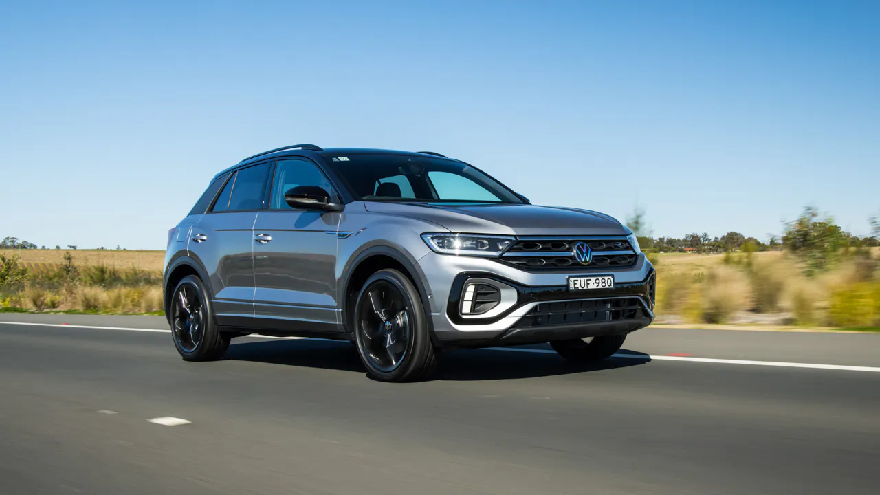 Volkswagen T-Roc 2023: strong supply continues for Toyota Corolla Cross rival