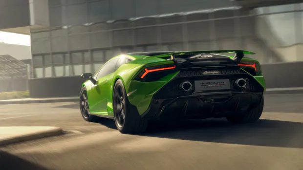 Lamborghini Huracan Tecnica 2022 driving rear