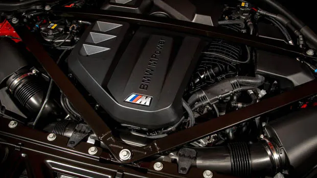 BMW M2 2022 engine bay