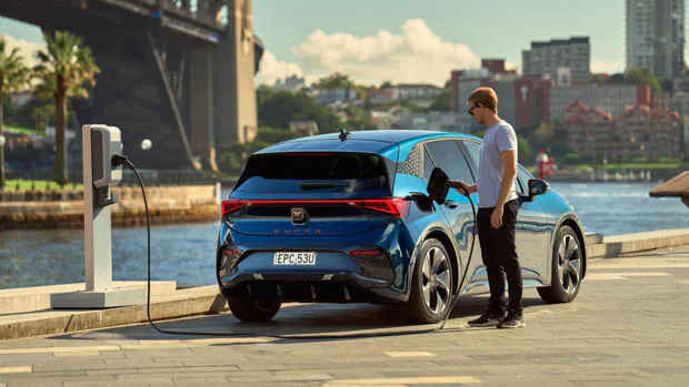 Cupra Born 2023 charging rear end