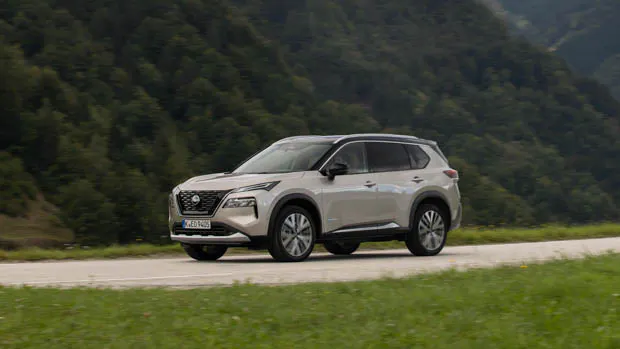 2023 Nissan X-Trail E Power front 3/4 driving