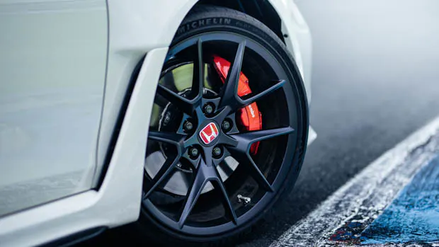 2023 Honda Civic Type R wheel and tyre