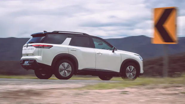 Nissan Pathfinder Ti 2023 rear 3/4 driving