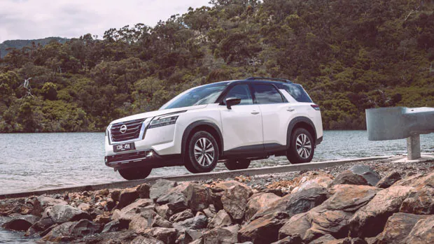 Nissan Pathfinder Ti 2023 front far