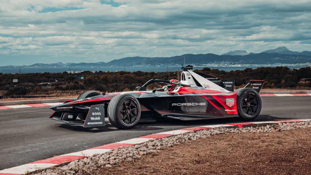 Porsche unveils new Formula E racer with AWD and 600kW charging speeds