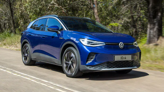 Volkswagen ID4 pro 2023 front 3/4 driving 4