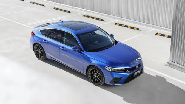 Honda Civic eHEV 2023 front 3/4 above