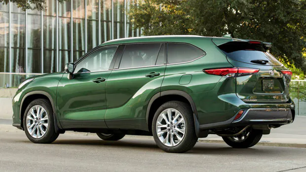 Toyota Kluger vs Nissan Pathfinder 2023: spec battle!