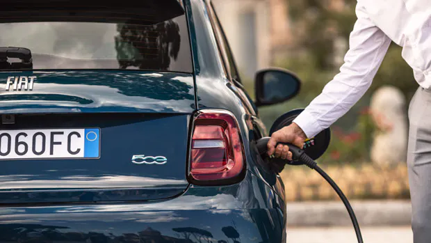 Fiat 500e 2023 charging