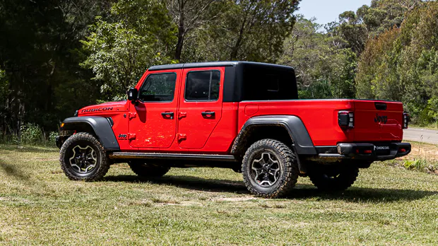 Jeep Gladiator Rubicon 2023 rear 3/4 2