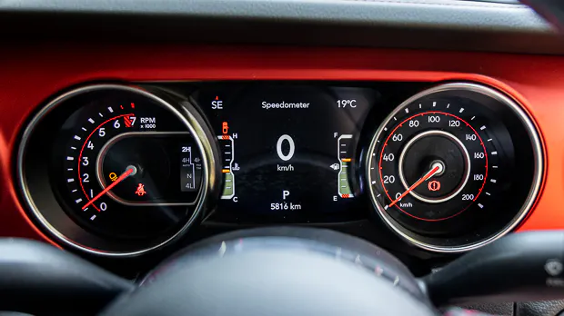 Jeep Gladiator Rubicon 2023 dash cluster