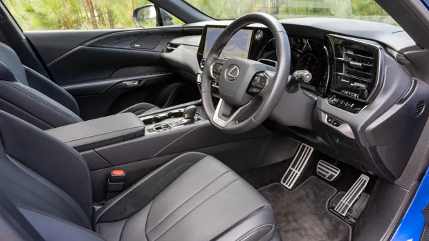 Lexus RX 350 F Sport 2023 front seats