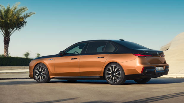 BMW i7 M70: flagship EV limo revealed as brand’s torquiest-ever sedan