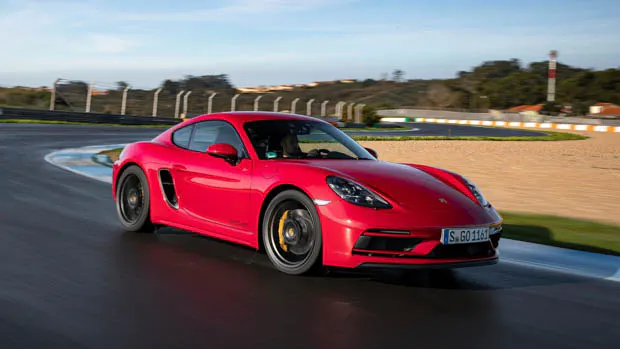 Porsche 718 Cayman GTS 4.0 red on track