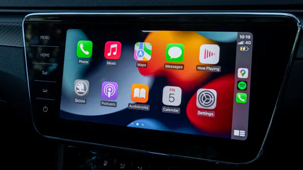 Skoda Superb 206TSI Sportline 2023 screen