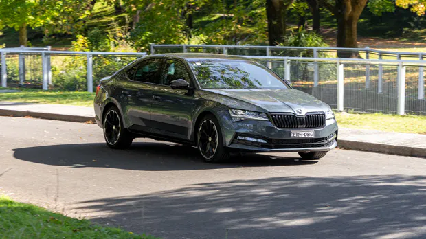 Skoda Superb 206TSI Sportline 2023 driving front 3/4