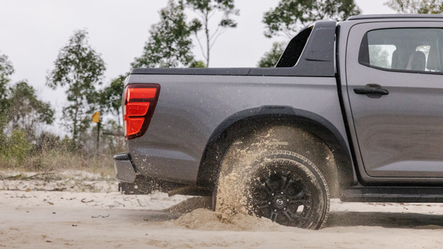 How to drive a 4WD on the beach at Fraser Island