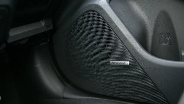 Subaru Crosstrek 2.0S 2023 interior stereo