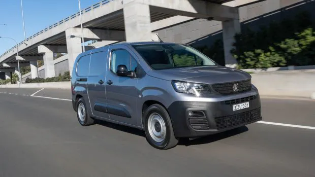 2023 Peugeot E-Partner front 3/4 driving shot