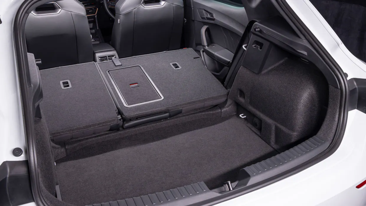 Cupra Leon V 2023 boot
