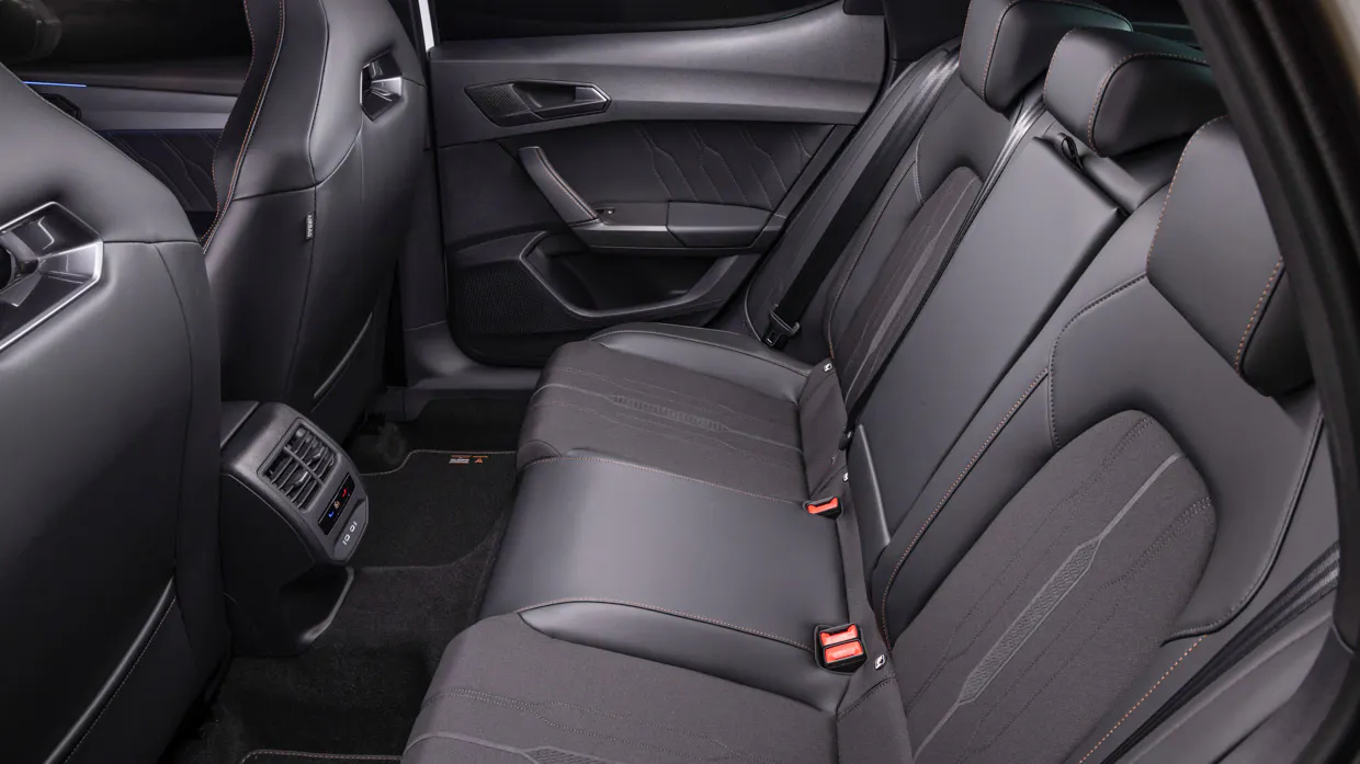 Cupra Leon V 2023 back seat