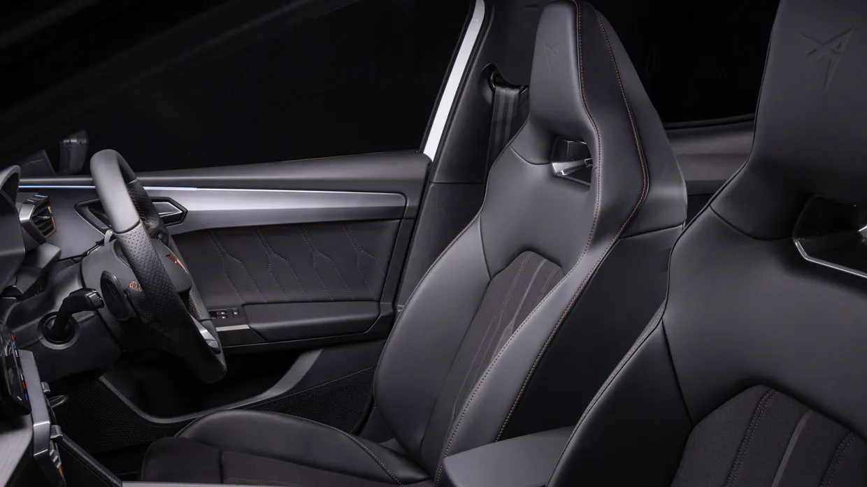 Cupra Leon V 2023 front seats
