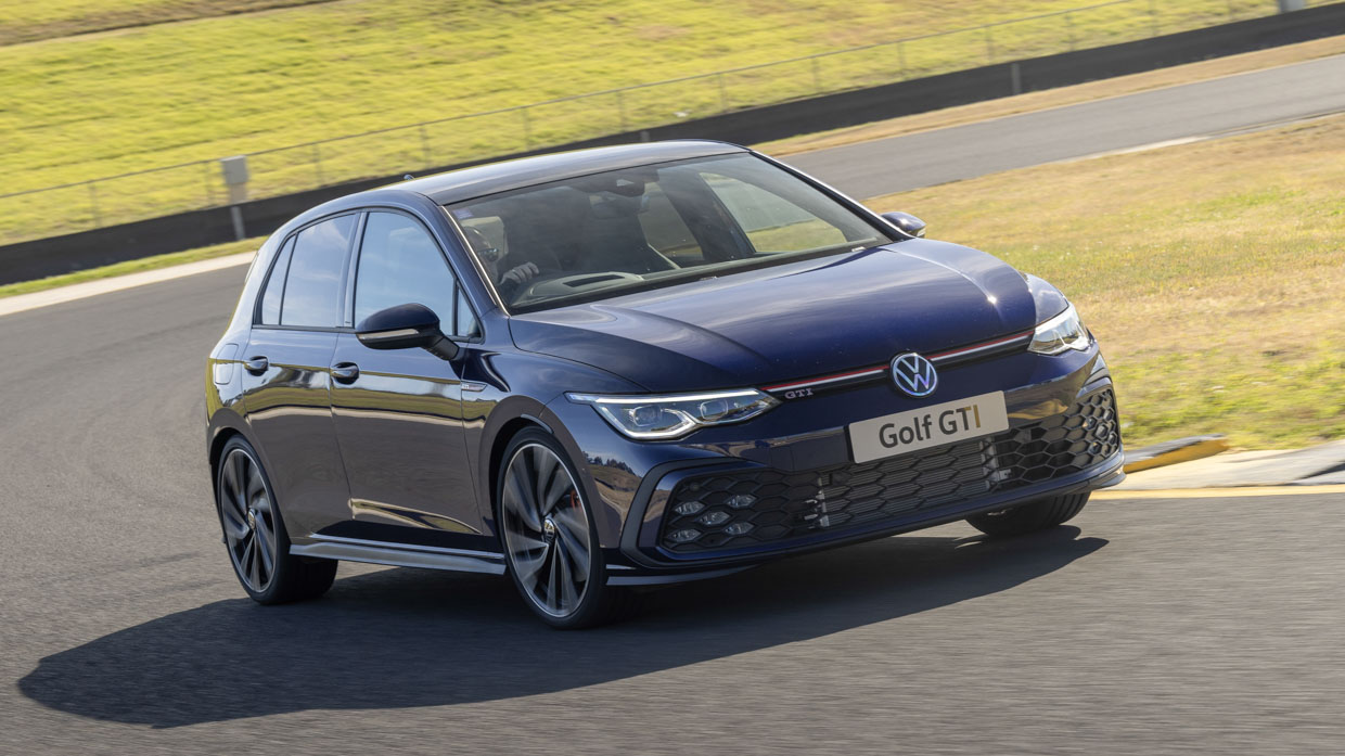 Volkswagen discounts Golf GTI price by 10 percent but keeps Golf R orders closed