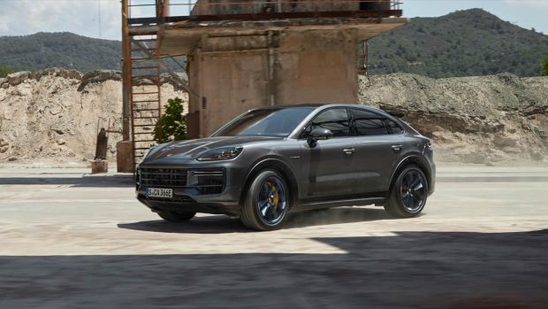 Porsche Cayenne 2024: updated Turbo E-Hybrid SUV is the most powerful combustion Porsche